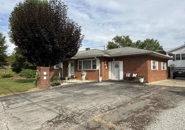 Photo 2 of Single family home for sale at 1017 N Main St, Barbourville, KY 40906 | MLS# 26025409 | Listing updated on 2026-10-13