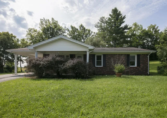 Photo 1 of Sale Pending at 321 Lee Dr, Stanford, KY 40484 | MLS# 26025377 | Listing updated on 2026-10-13