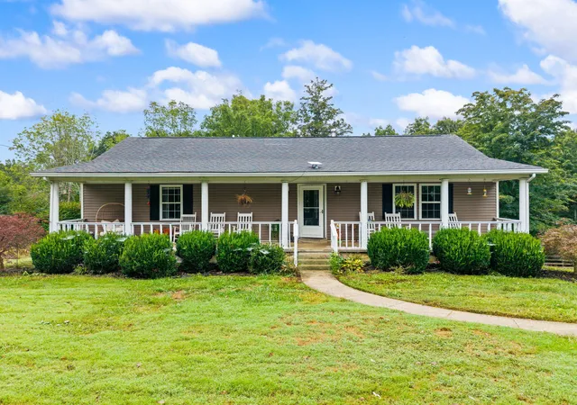 Photo 2 of Single family home for sale at 460 Whites Ridge Rd, Parksville, KY 40464 | MLS# 26026590 | Listing updated on 2026-10-13