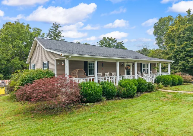 Photo 3 of Single family home for sale at 460 Whites Ridge Rd, Parksville, KY 40464 | MLS# 26026590 | Listing updated on 2026-10-13