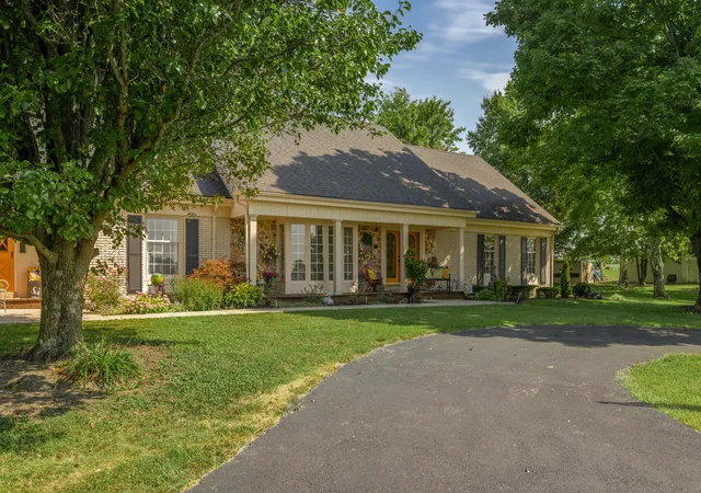 Photo 1 of Mansion for sale at 5487 Athens Walnut Hl Rd, Lexington, KY 40515 | MLS# 26026179 | Listing updated on 2026-10-13