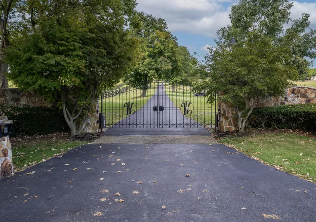 Photo 2 of Mansion for sale at 5487 Athens Walnut Hl Rd, Lexington, KY 40515 | MLS# 26026179 | Listing updated on 2026-10-13