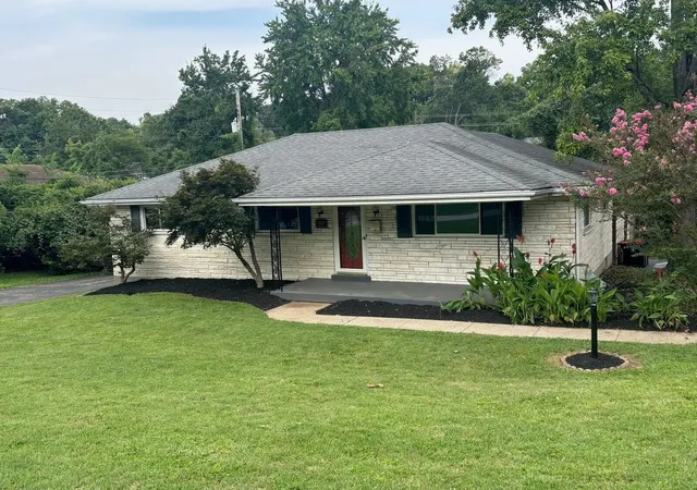 Photo 1 of Single family home for sale at 1617 Whippoorwill Rd, Louisville, KY 40213 | MLS# 26025425 | Listing updated on 2026-10-13