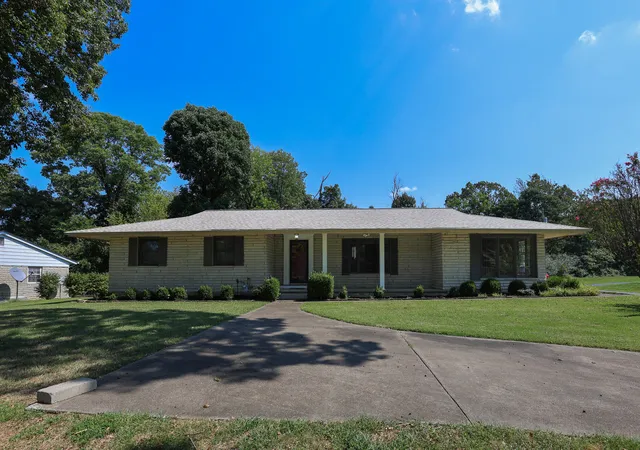 Photo 1 of Single family home for sale at 404 Highland Church Rd, Paducah, KY 42001 | MLS# 26026037 | Listing updated on 2026-10-08