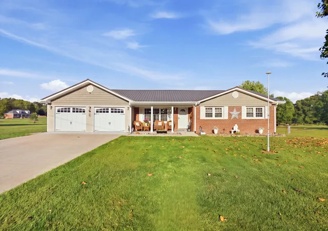 Photo 2 of Sale Pending at 621 Copper Crk Rd, Berea, KY 40403 | MLS# 26025695 | Listing updated on 2026-10-22