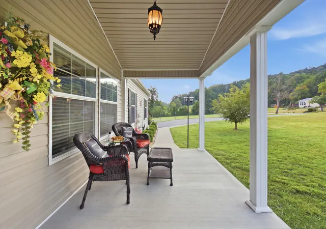 Photo 2 of Single family home for sale at 1007 Copper Crk Rd, Berea, KY 40403 | MLS# 26025683 | Listing updated on 2026-10-13