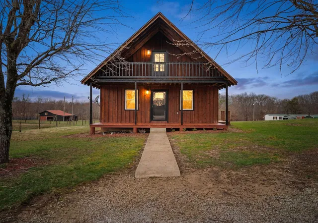 Photo 1 of Single family home for sale at 800 Pine Hl Rd, Jeffersonville, KY 40337 | MLS# 26025807 | Listing updated on 2026-10-13