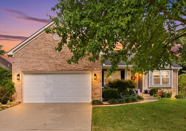 Photo 2 of Sale Pending at 2233 Gulfstream Dr, Lexington, KY 40504 | MLS# 26025524 | Listing updated on 2026-10-22