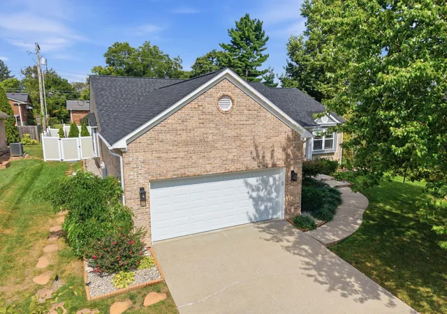 Photo 3 of Sale Pending at 2233 Gulfstream Dr, Lexington, KY 40504 | MLS# 26025524 | Listing updated on 2026-10-22