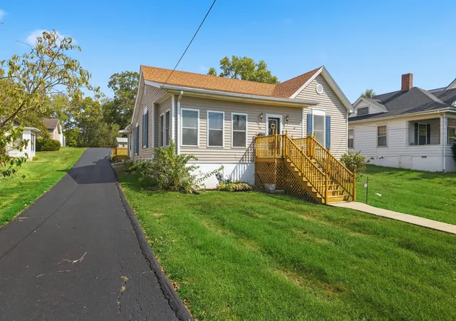 Photo 2 of Single family home for sale at 433 N College St, Harrodsburg, KY 40330 | MLS# 26025943 | Listing updated on 2026-10-13