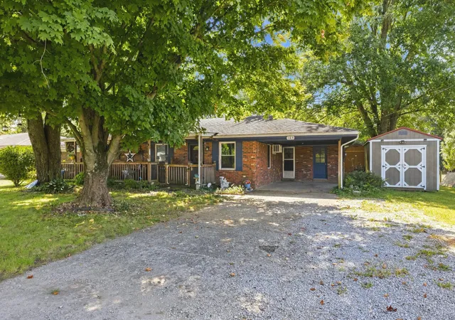 Photo 2 of Single family home for sale at 184 Airport Rd, Danville, KY 40422 | MLS# 26025720 | Listing updated on 2026-10-21