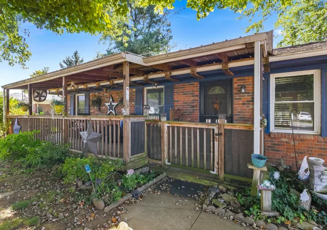 Photo 3 of Single family home for sale at 184 Airport Rd, Danville, KY 40422 | MLS# 26025720 | Listing updated on 2026-10-21