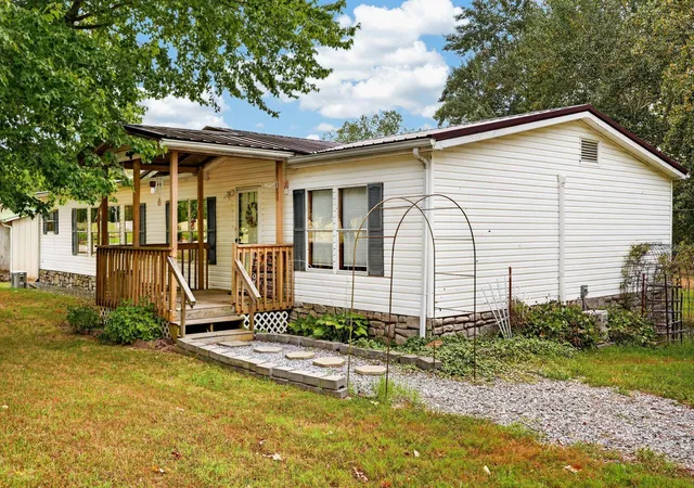 Photo 2 of Single family home for sale at 1886 Lewis Rd, Crofton, KY 42217 | MLS# 26025520 | Listing updated on 2026-09-16