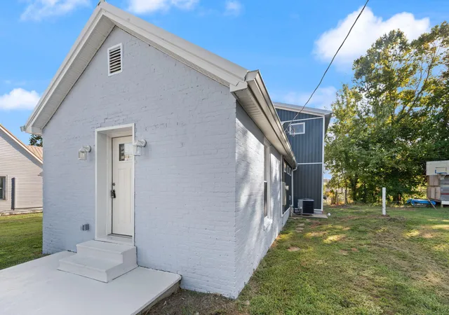 Photo 1 of Single family home for sale at 305 Harrison Ave, Mount Sterling, KY 40353 | MLS# 26025562 | Listing updated on 2026-10-19