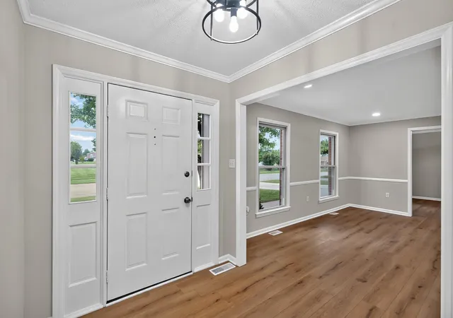 Photo 3 of Sale Pending at 206 E Edgewood Dr, Nicholasville, KY 40356 | MLS# 26026581 | Listing updated on 2026-10-13