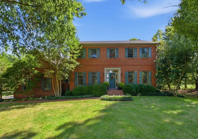 Photo 1 of Sale Pending at 1021 Wesbend Dr, Frankfort, KY 40601 | MLS# 26027209 | Listing updated on 2026-10-20