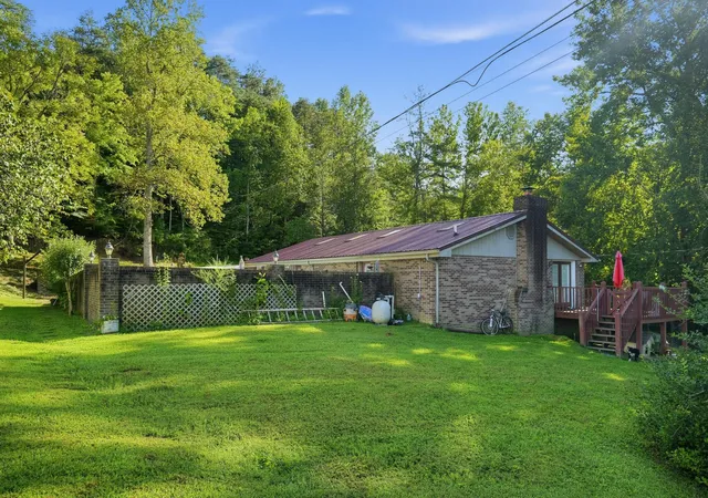 Photo 3 of Single family home for sale at 2035 Doe Crk Rd, Irvine, KY 40336 | MLS# 26025567 | Listing updated on 2026-10-18