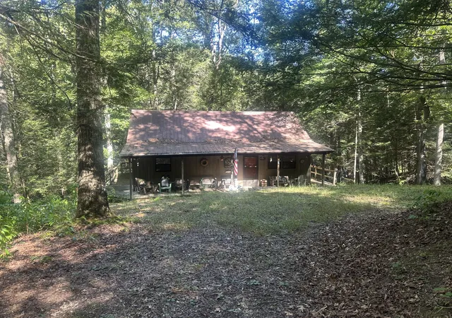 Photo 3 of Single family home for sale at 300 Boulder Dr, London, KY 40741 | MLS# 26025708 | Listing updated on 2026-10-13