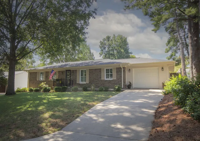 Photo 1 of Sale Pending at 1227 Piedmont Rd, Paducah, KY 42001 | MLS# 26025707 | Listing updated on 2026-10-11