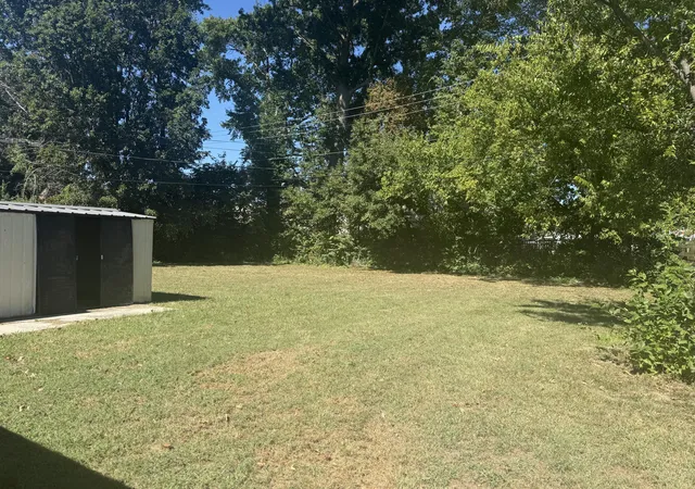 Photo 3 of Single family home for sale at 112 Woodford Ave, Berea, KY 40403 | MLS# 26026682 | Listing updated on 2026-10-15