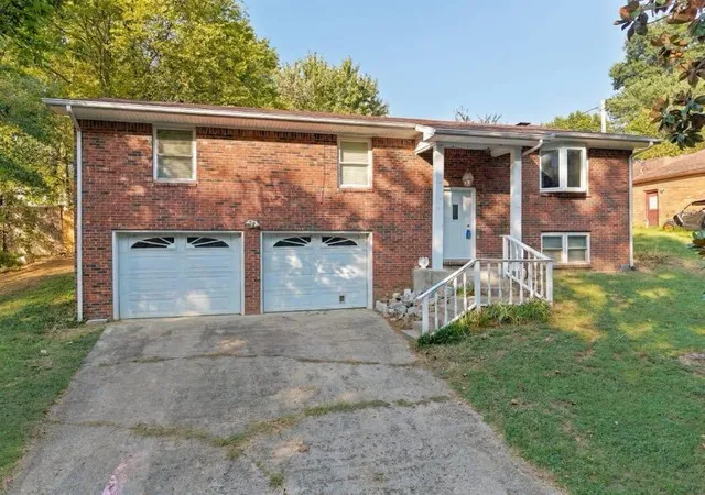 Single family home for sale at 312 Anita Dr, Paducah, KY 42003 | MLS# 26025747