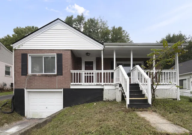 Photo 1 of Single family home for sale at 600 College St, Winchester, KY 40391 | MLS# 26026485 | Listing updated on 2026-10-13