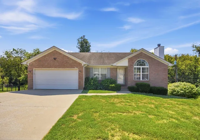 Photo 2 of Single family home for sale at 312 W Ridge Dr, Nicholasville, KY 40356 | MLS# 26025623 | Listing updated on 2026-10-13