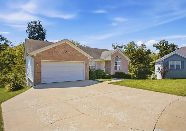 Photo 3 of Single family home for sale at 312 W Ridge Dr, Nicholasville, KY 40356 | MLS# 26025623 | Listing updated on 2026-10-13