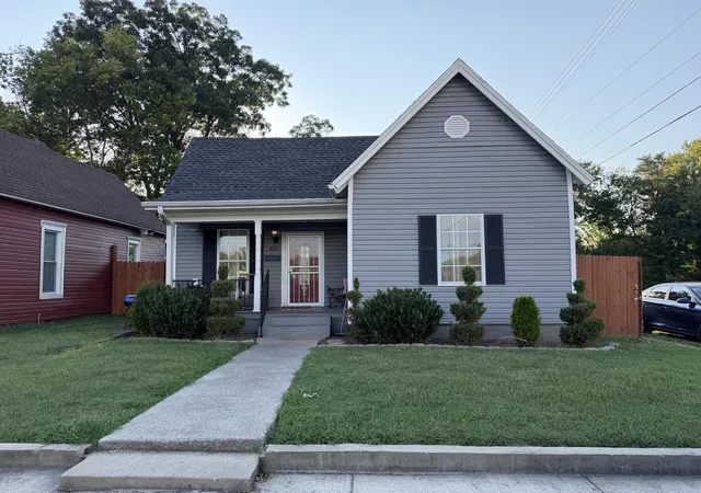 Photo 1 of Single family home for sale at 409 S Cleveland Ave, Hopkinsville, KY 42240 | MLS# 26025642 | Listing updated on 2026-10-09