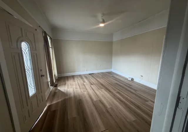Photo 2 of Single family home for sale at 409 S Cleveland Ave, Hopkinsville, KY 42240 | MLS# 26025642 | Listing updated on 2026-10-09