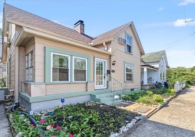 Photo 2 of Single family home for sale at 503 W Broadway St, Frankfort, KY 40601 | MLS# 26025752 | Listing updated on 2026-10-21