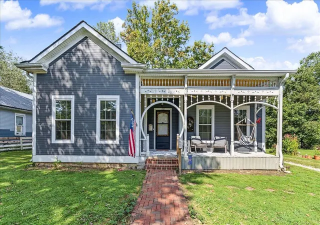 Photo 1 of Single family home for sale at 852 Kentucky Ave, Frankfort, KY 40601 | MLS# 26025920 | Listing updated on 2026-10-13