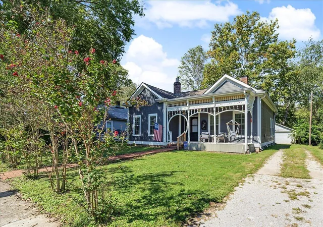Photo 2 of Single family home for sale at 852 Kentucky Ave, Frankfort, KY 40601 | MLS# 26025920 | Listing updated on 2026-10-13