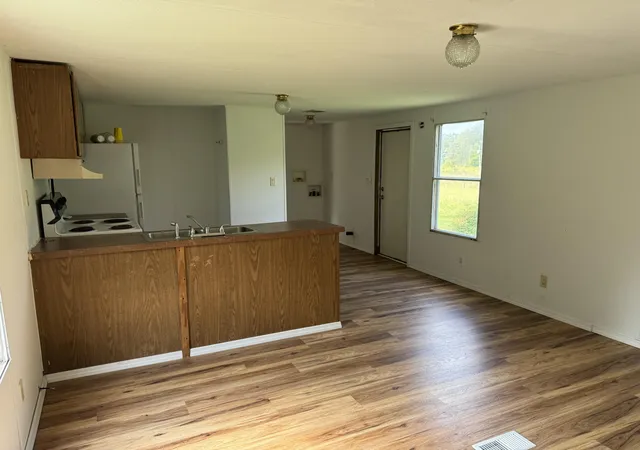 Photo 3 of Single family home for sale at 1303 Hamblin Holw Rd, Williamsburg, KY 40769 | MLS# 26025645 | Listing updated on 2026-10-13