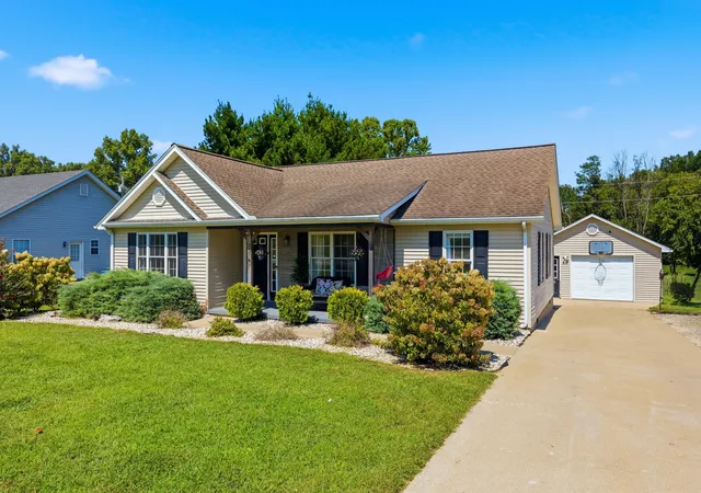 Single family home for sale at 1314 Alton Sta Rd, Lawrenceburg, KY 40342 | MLS# 26025837