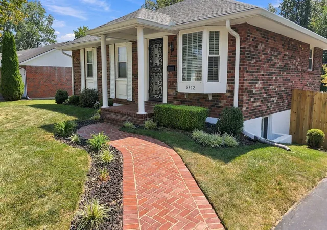 Photo 3 of Sale Pending at 2412 Reims Rd, Lexington, KY 40504 | MLS# 26025794 | Listing updated on 2026-10-13
