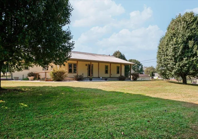 Photo 2 of Single family home for sale at 3000 Warm Springs Dr, London, KY 40744 | MLS# 26025819 | Listing updated on 2026-10-19