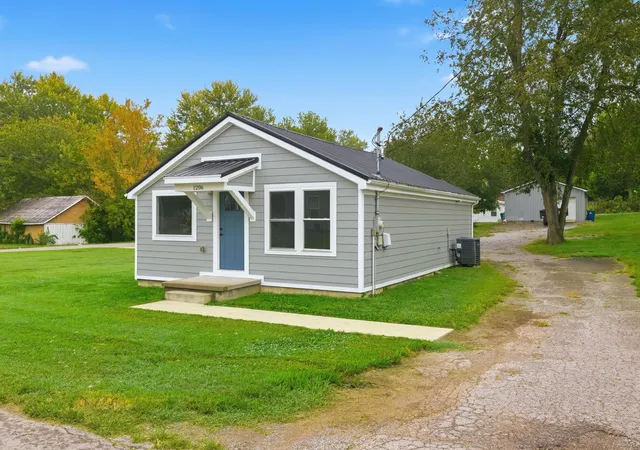 Photo 2 of Sale Pending at 1206 Sycamore St, Danville, KY 40422 | MLS# 26026636 | Listing updated on 2026-10-13