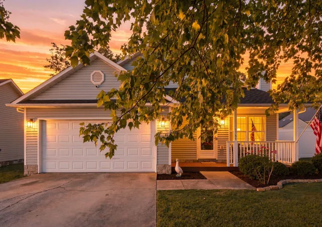 Photo 2 of Sale Pending at 1766 Bryan Sta Rd, Lexington, KY 40505 | MLS# 26025669 | Listing updated on 2026-10-13