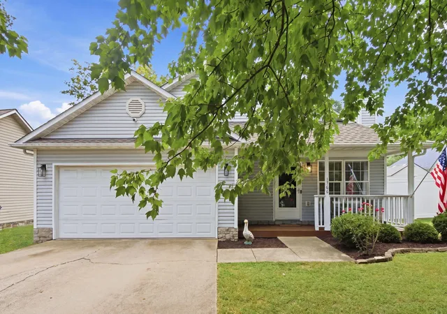 Photo 3 of Sale Pending at 1766 Bryan Sta Rd, Lexington, KY 40505 | MLS# 26025669 | Listing updated on 2026-10-13