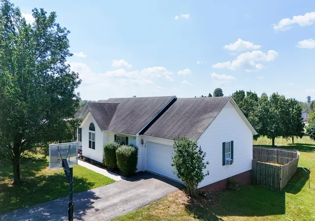 Photo 3 of Sale Pending at 163 Herchel Rd, London, KY 40741 | MLS# 26025829 | Listing updated on 2026-10-16