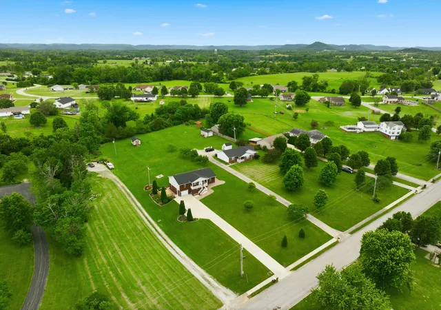 Photo 3 of Single family home for sale at 1220 Kenzie Ct, Berea, KY 40403 | MLS# 26025745 | Listing updated on 2026-10-21