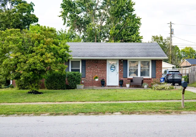 Photo 1 of Single family home for sale at 838 Mildred St, Versailles, KY 40383 | MLS# 26025730 | Listing updated on 2026-10-13