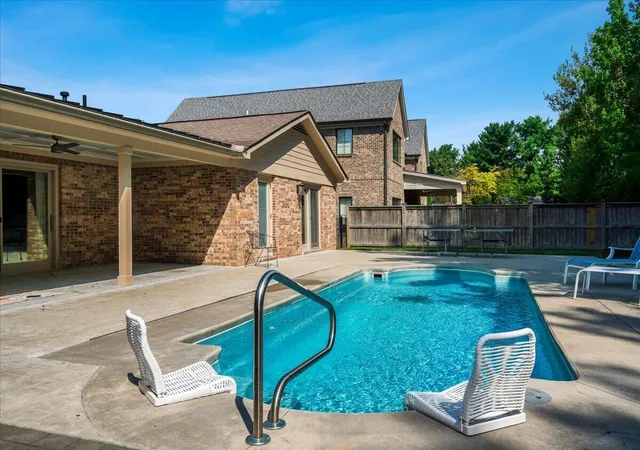 Photo 2 of Sale Pending at 636 Tally Rd, Lexington, KY 40502 | MLS# 26025734 | Listing updated on 2026-09-23