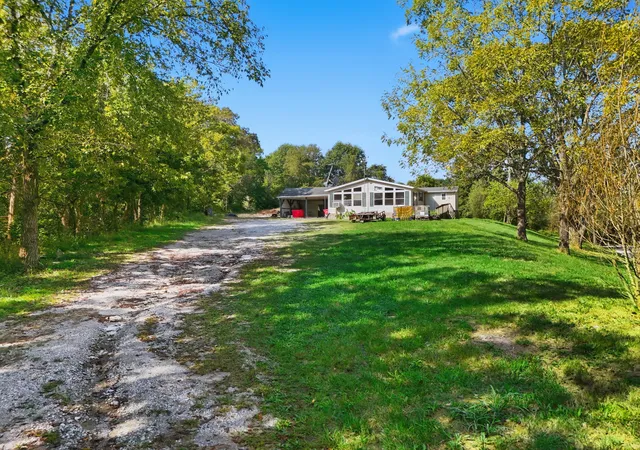 Photo 2 of Single family home for sale at 1203 Indian Gap Rd, Frankfort, KY 40601 | MLS# 26025776 | Listing updated on 2026-10-13
