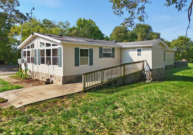 Photo 3 of Single family home for sale at 1203 Indian Gap Rd, Frankfort, KY 40601 | MLS# 26025776 | Listing updated on 2026-10-13