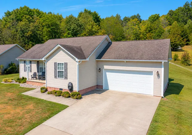 Photo 2 of Sale Pending at 1352 E Pittsburg Church Rd, London, KY 40741 | MLS# 26026373 | Listing updated on 2026-10-13