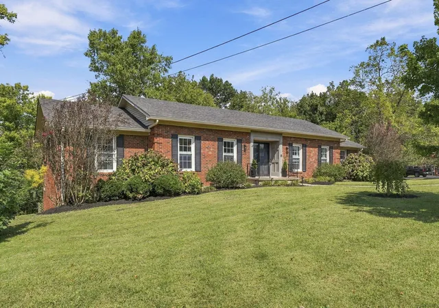 Photo 2 of Single family home for sale at 165 Mercer Ave, Harrodsburg, KY 40330 | MLS# 26025968 | Listing updated on 2026-10-19