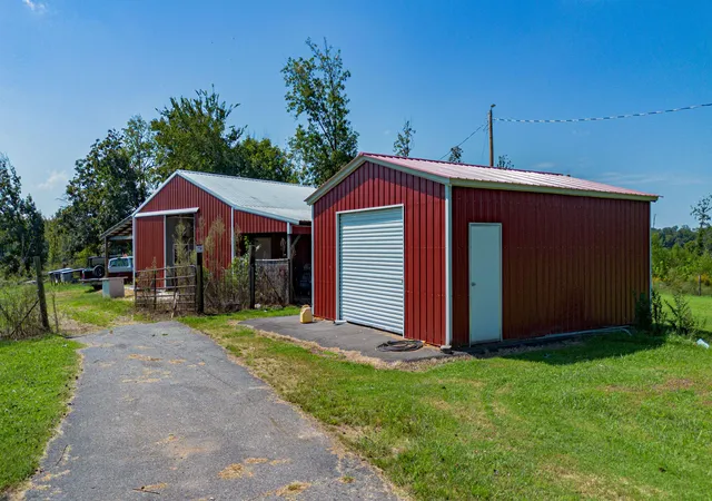 Photo 3 of Single family home for sale at 653 Bondurant Ln, Benton, KY 42025 | MLS# 26025839 | Listing updated on 2026-09-18