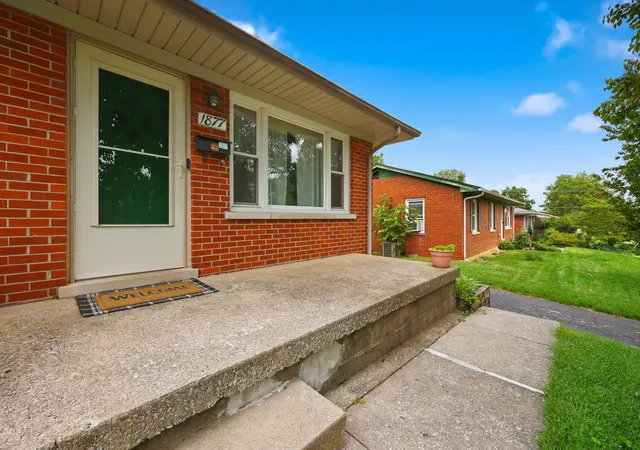 Photo 2 of Single family home for sale at 1877 Wickland Dr, Lexington, KY 40505 | MLS# 26025790 | Listing updated on 2026-10-19